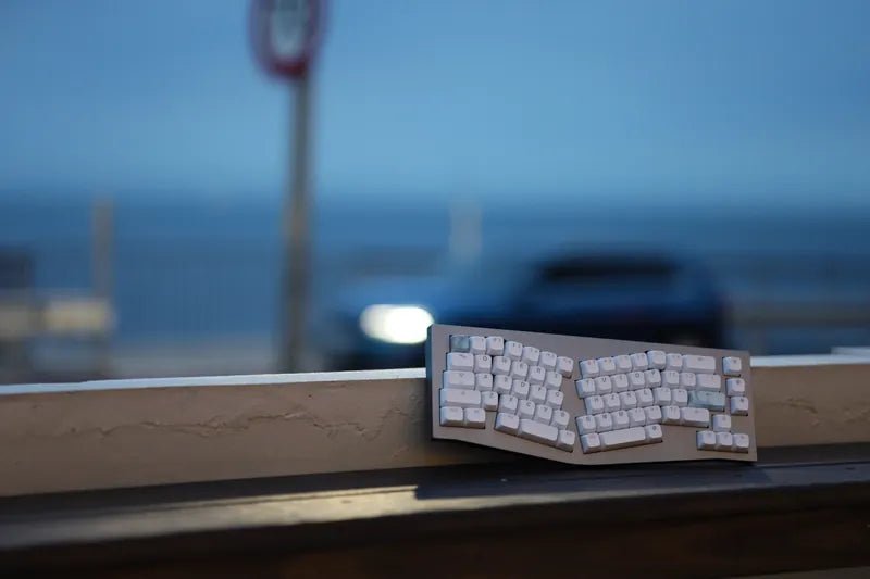 Tai - Hao - Coastal Blue - ANSI US+45 Add - on Keys/Backlit/149 Keycaps (Alice Layout )/1 Stainless Key Puller - Keycap Set - Tai - Hao - Zenox
